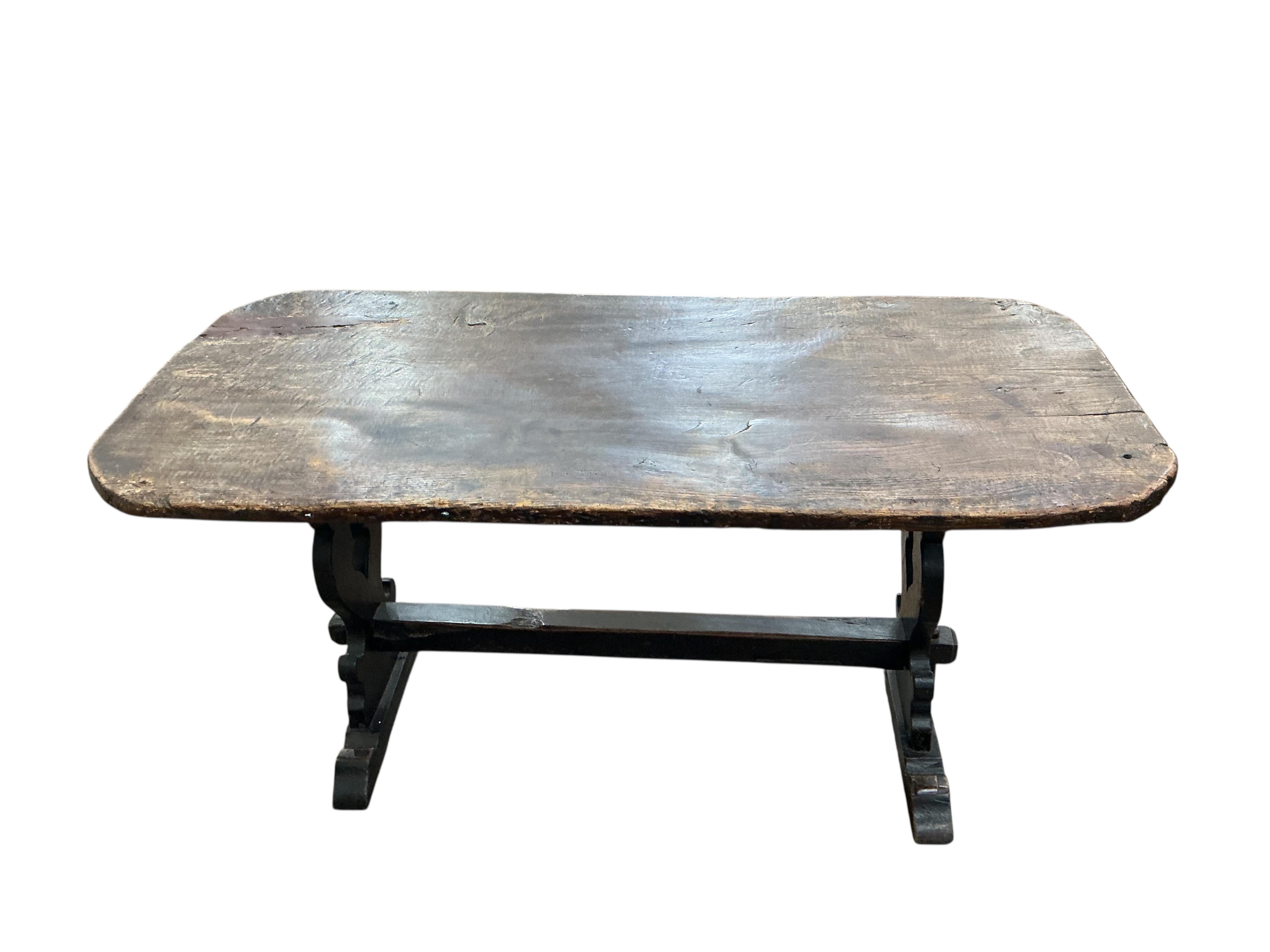 A 19th century oak tavern table, width 150cm, depth 69cm, height 73cm